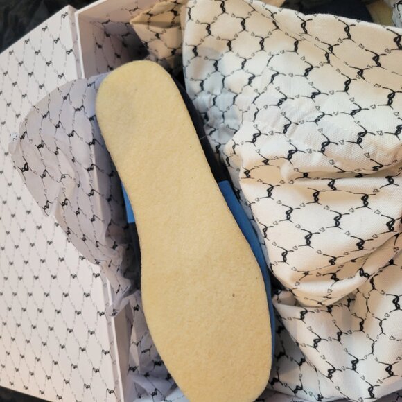 Wallabees - Picture 2 of 4